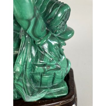 SCULTURA MALACHITE FIGURA SEDUTA FIORI DI LOTO CANE ARTE ORIENTALE XX sec