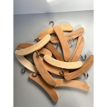 antiche 14 GRUCCE APPENDIABITI per VESTITI BAMBOLE in LEGNO MASSELLO 1950/60