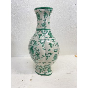 VASO PORCELLANA CINESE DECORO FIGURE MITOLOGICHE VERDE su FONDO BIANCO 35,5 cm/h