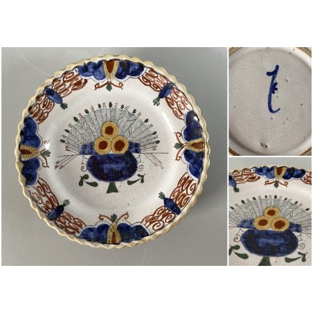 PICCOLO PIATTO da PARETE TERRACOTTA BIANCA DECORO POLICROMO HOLLAND Makkum '900