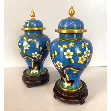 COPPIA VASO CLOISONNE CINESE BRONZO SMALTO DECORO FLOREALE BLU BASE LEGNO 16cm/h