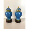 COPPIA VASO CLOISONNE CINESE BRONZO SMALTO DECORO FLOREALE BLU BASE LEGNO 16cm/h