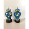 COPPIA VASO CLOISONNE CINESE BRONZO SMALTO DECORO FLOREALE BLU BASE LEGNO 16cm/h