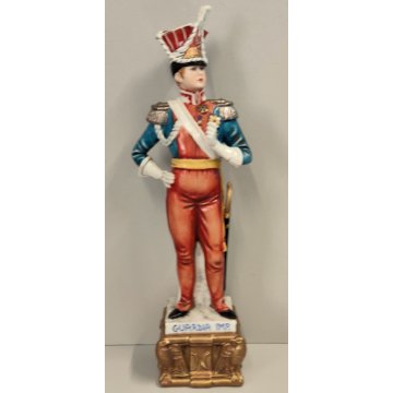 STATUINA FIGURA PORCELLANA CAPODIMONTE Ufficiale Guardia Imperiale SOLDATO epoca