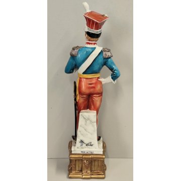 STATUINA FIGURA PORCELLANA CAPODIMONTE Ufficiale Guardia Imperiale SOLDATO epoca