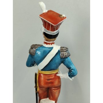 STATUINA FIGURA PORCELLANA CAPODIMONTE Ufficiale Guardia Imperiale SOLDATO epoca