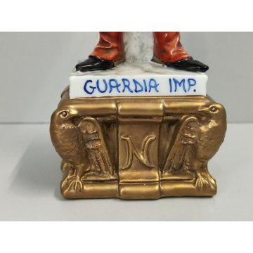 STATUINA FIGURA PORCELLANA CAPODIMONTE Ufficiale Guardia Imperiale SOLDATO epoca