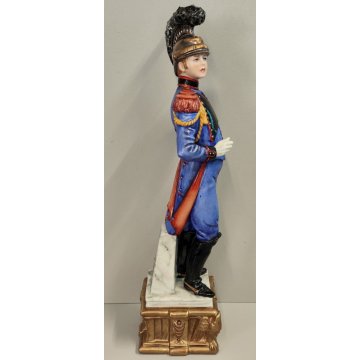 STATUINA FIGURA PORCELLANA CAPODIMONTE Cavalleggero Imperiale SOLDATO Ufficiale
