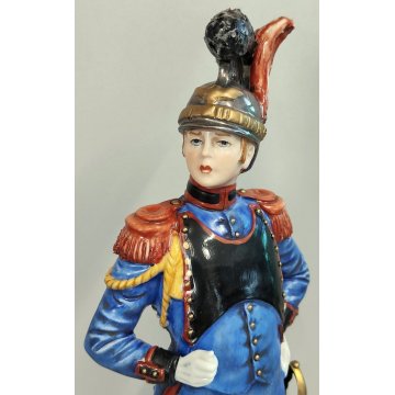 STATUINA FIGURA PORCELLANA CAPODIMONTE Cavalleggero Imperiale SOLDATO Ufficiale