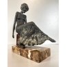 SCULTURA BRONZO FIGURA FEMMINILE DONNA SEDUTA BASE MARMO 25cm/h CONTEMPORARY ART
