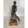 SCULTURA BRONZO FIGURA FEMMINILE DONNA SEDUTA BASE MARMO 25cm/h CONTEMPORARY ART