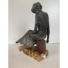 SCULTURA BRONZO FIGURA FEMMINILE DONNA SEDUTA BASE MARMO 25cm/h CONTEMPORARY ART