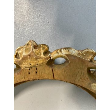 PICCOLA CORNICE ROTONDA DORATA LEGNO ORNATO INTAGLIATO MOTIVO FOGLIATO ø 19,5 cm