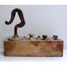 ANTICO Set PESI DA BILANCIA OTTONE PESA STADERA BASCULA PUNZONATI PESIERA LEGNO 