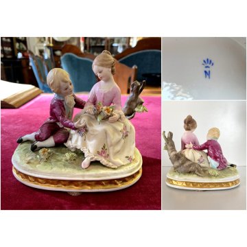 ANTICA SCULTURA PORCELLANA CAPODIMONTE SCENA ROMANTICA RAGAZZO RAGAZZA 12 cm/h