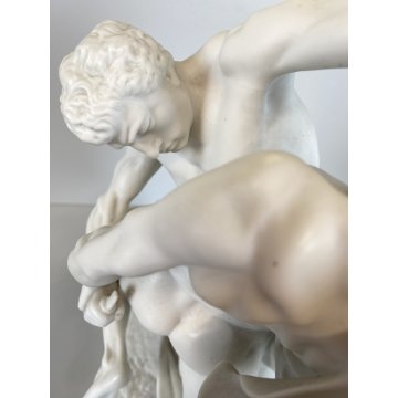 SCULTURA PORCELLANA BISCUIT Johan Peter Molin Lottatori di coltelli 30,5cm/h 900