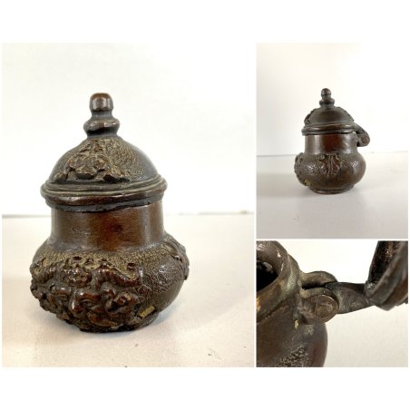 ANTICO CALAMAIO BRONZO con COPERCHIO INCERNIERATO DECORO RILIEVO XVII sec