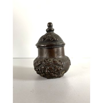 ANTICO CALAMAIO BRONZO con COPERCHIO INCERNIERATO DECORO RILIEVO XVII sec
