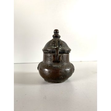 ANTICO CALAMAIO BRONZO con COPERCHIO INCERNIERATO DECORO RILIEVO XVII sec