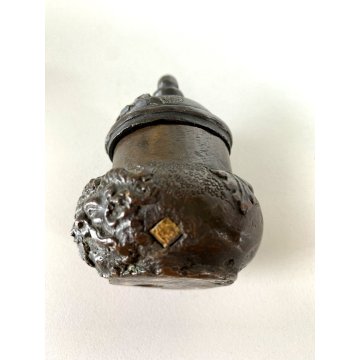 ANTICO CALAMAIO BRONZO con COPERCHIO INCERNIERATO DECORO RILIEVO XVII sec