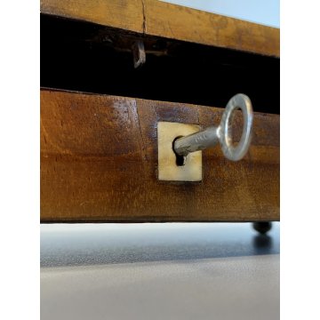 ANTICO COFANETTO LEGNO INTARSIATO SERRATURA CHIAVE PIEDINI OTTONE ART DECO