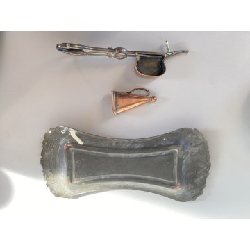 ANTICO SET TAGLIA STOPPINO SPEGNI CANDELA CON VASSOIETTO in RAME DECORO SBALZATO