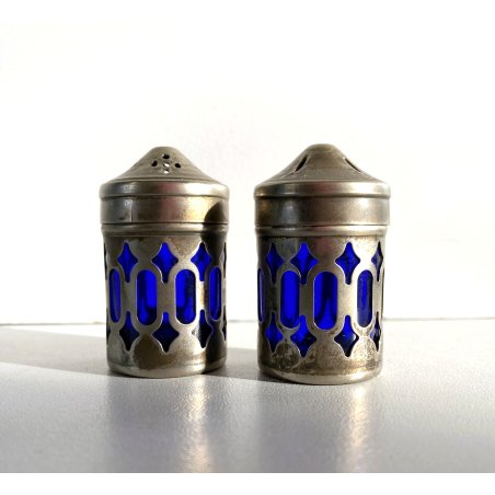 SET SALINO PEPINO SALT & PEPPER  SHAKERS METALLO ARGENTATO VETRO BLU COBALTO