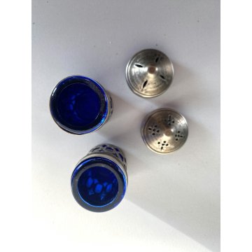 SET SALINO PEPINO SALT & PEPPER  SHAKERS METALLO ARGENTATO VETRO BLU COBALTO