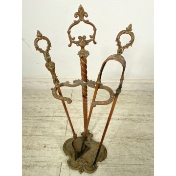 ANTICO SET ATTREZZI UTENSILI CAMINO OTTONE FERRO PINZA PALETTA PATINA EPOCA
