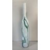 VASO BOTTIGLIA VETRO ARTISTICO Murano BIANCO STRIATURE  VERDE BLU 50 cm/h ca '60