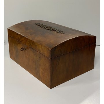 ANTICO COFANETTO SCATOLA LEGNO RADICA NOCE  COPERCHIO BOMBATO DECORO VITTORIANO