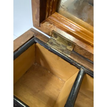 ANTICO COFANETTO SCATOLA LEGNO RADICA NOCE  COPERCHIO BOMBATO DECORO VITTORIANO