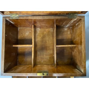 ANTICO COFANETTO SCATOLA LEGNO RADICA NOCE  COPERCHIO BOMBATO DECORO VITTORIANO