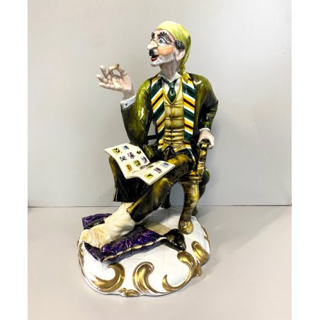 SCULTURA Cacciapuoti PORCELLANA POLICROMA FIGURA NUMISMATICO FRANCOBOLLI 34 cm/h