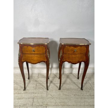 COPPIA COMODINI LUIGI XV LEGNO INTARSIATO EPOC 900 CASSETTI DECORI BRONZO DORATO