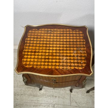 COPPIA COMODINI LUIGI XV LEGNO INTARSIATO EPOC 900 CASSETTI DECORI BRONZO DORATO