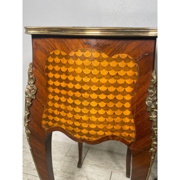 COPPIA COMODINI LUIGI XV LEGNO INTARSIATO EPOC 900 CASSETTI DECORI BRONZO DORATO