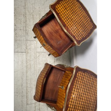 COPPIA COMODINI LUIGI XV LEGNO INTARSIATO EPOC 900 CASSETTI DECORI BRONZO DORATO