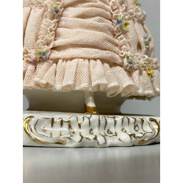 STATUINA PORCELLANA CAPODIMONTE "Fabris" FIGURA DAMA con FIORI TULLE RESTAURI