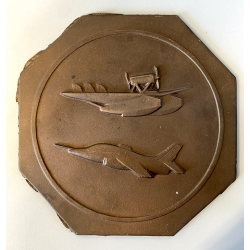 PLACCA COMMEMORATIVA OTTAGONALE BASSORILIEVO METALLO BRONZATO AEREI ø 25 cm '900