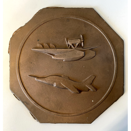 PLACCA COMMEMORATIVA OTTAGONALE BASSORILIEVO METALLO BRONZATO AEREI ø 25 cm '900