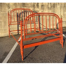ANTICO LETTO ROSSO IN FERRO E OTTONE LIBERTY OLD BED CAMERA PIAZZA E MEZZA
