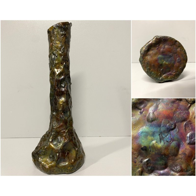 VASO BOTTIGLIA  BRUTALISTA METALLO MARTELLATO SMALTO CANGIANTE FIRMATO AS