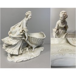 FIGURA CERAMICA Biscuit GIOVANE DONNA CARRIOLA FIRMAT H. Rock 26cm/h EPOCA '900