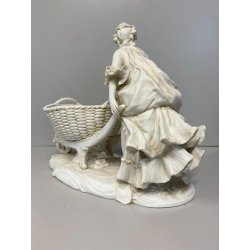 FIGURA CERAMICA Biscuit GIOVANE DONNA CARRIOLA FIRMAT H. Rock 26cm/h EPOCA '900