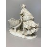 FIGURA CERAMICA Biscuit GIOVANE DONNA CARRIOLA FIRMAT H. Rock 26cm/h EPOCA '900