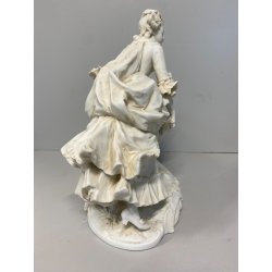 FIGURA CERAMICA Biscuit GIOVANE DONNA CARRIOLA FIRMAT H. Rock 26cm/h EPOCA '900