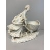 FIGURA CERAMICA Biscuit GIOVANE DONNA CARRIOLA FIRMAT H. Rock 26cm/h EPOCA '900