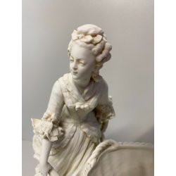 FIGURA CERAMICA Biscuit GIOVANE DONNA CARRIOLA FIRMAT H. Rock 26cm/h EPOCA '900