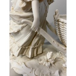 FIGURA CERAMICA Biscuit GIOVANE DONNA CARRIOLA FIRMAT H. Rock 26cm/h EPOCA '900